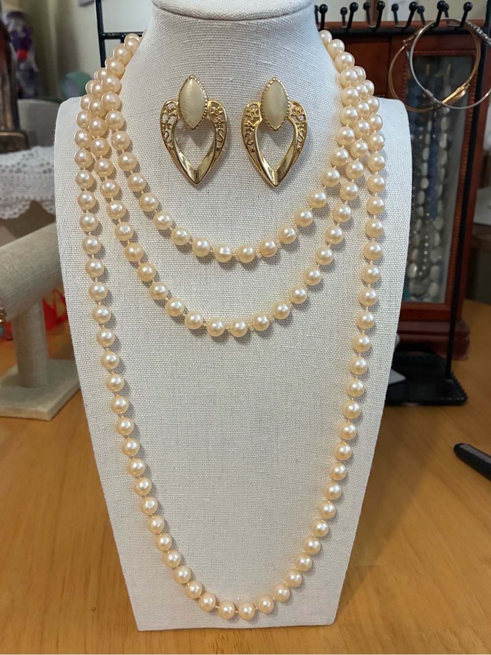 Vintage Faux Pearl long necklace, set with earrings.